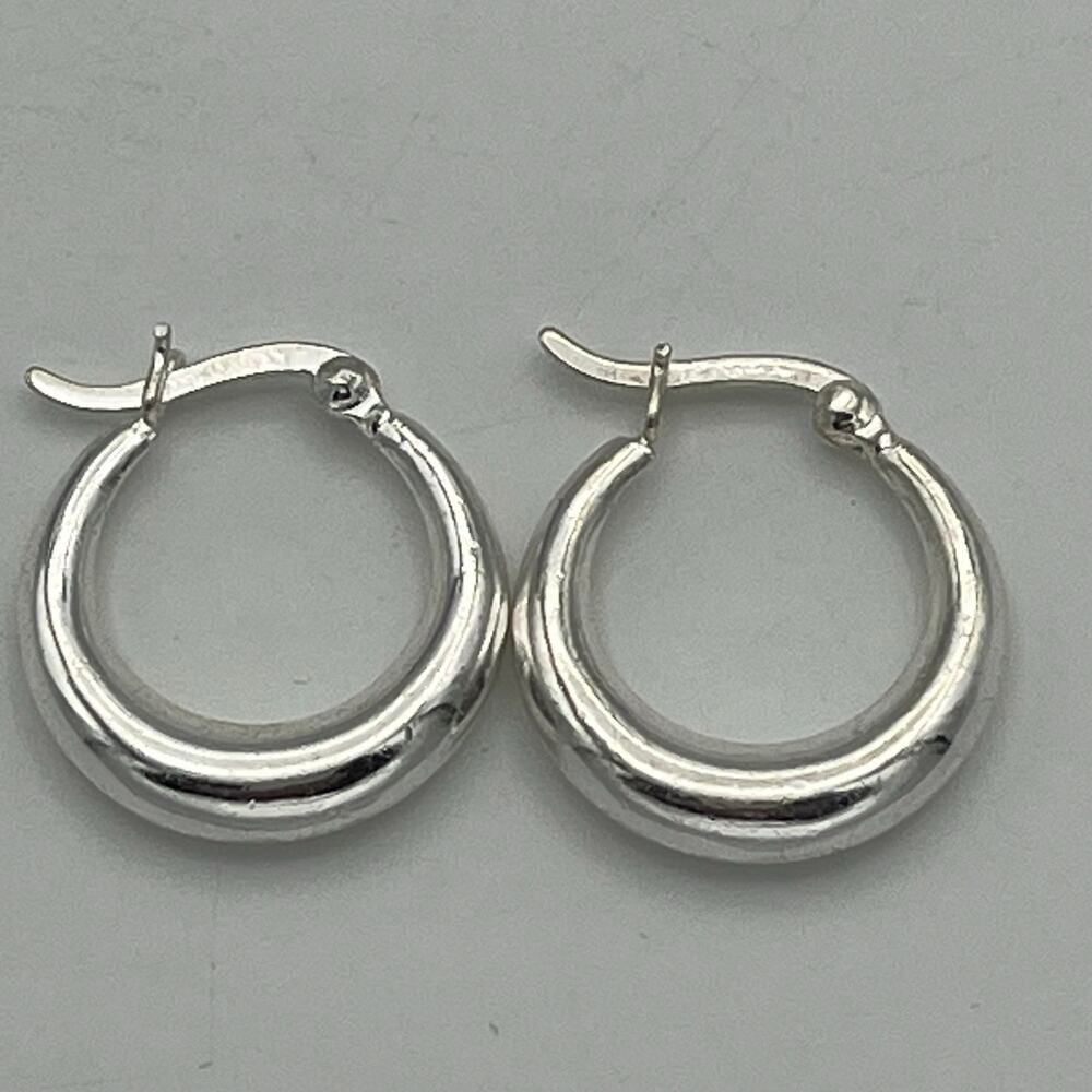 Sterling Silver AV 925 Thailand Small Hoop Earrings